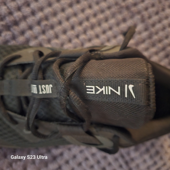 Nike Kids Black and Gray Sneakers - Picture 9 of 13